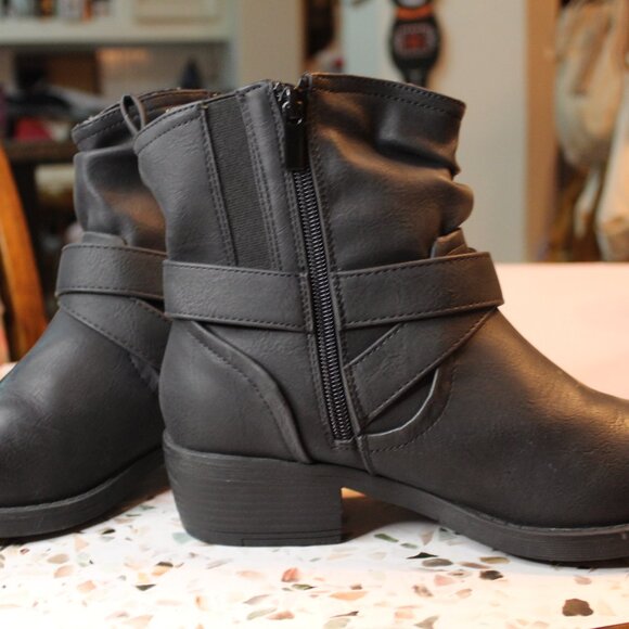 Torrid Slouch Boots Moto Grunge New with tag on bottom Faux Leather 8WW - Picture 3 of 13